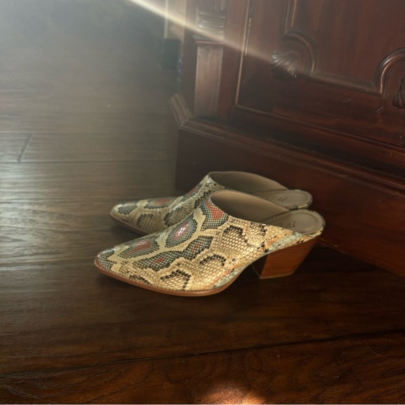 Matisse Women's Cammy Mule Shoes - Picture 3 of 9